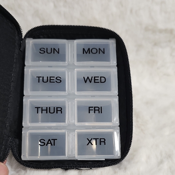 NWT! Vera Bradley Travel Pill Case - Picture 3 of 8